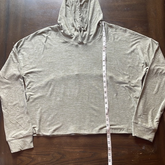 MARIKA Luxe Cropped Hoodie - Picture 6 of 7